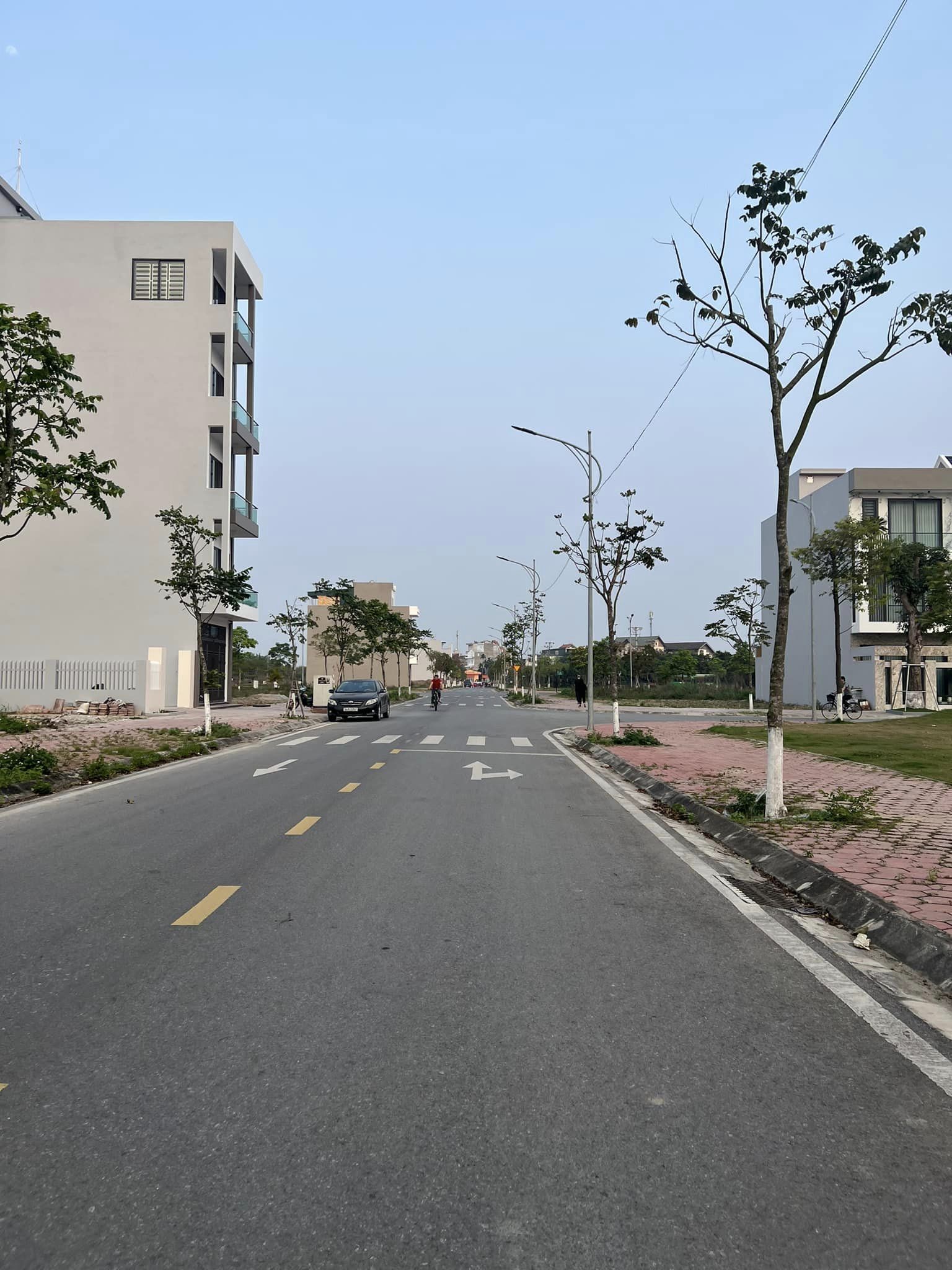 Bán đất KDC Trần Hưng Đạo hướng Nam, đường trục chính 17.5m, sổ hồng, giá rất hợp lý 1