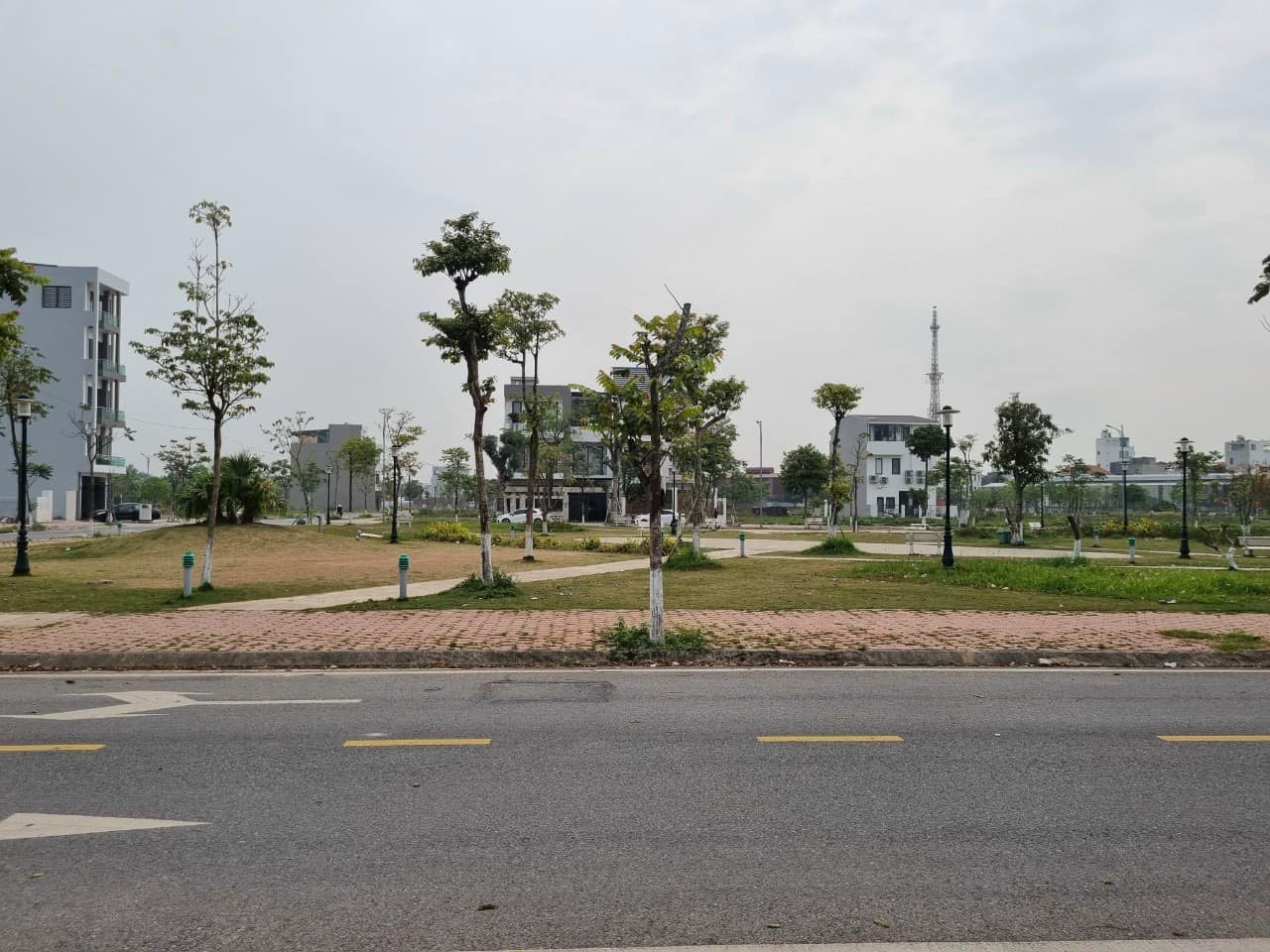 Bán đất nhà vườn KDC Trần Hưng Đạo, TP HD, 202.5m2, mt 10m, đường + hè 17.5m, view công viên 2