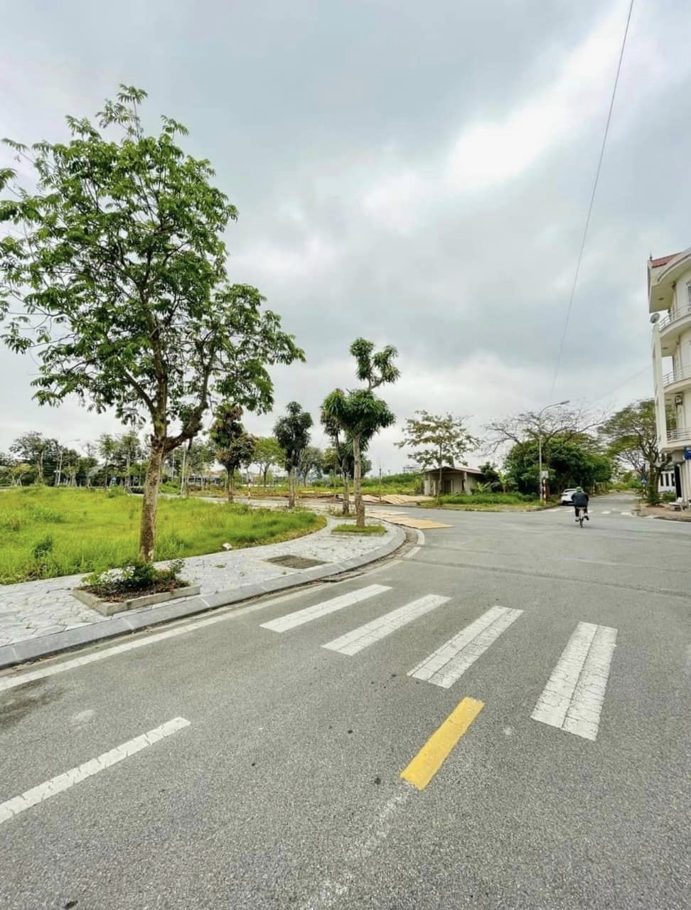 Bán đất lô góc 2 mặt đường KĐT Vạn Lộc, ph Tứ Minh, TP HD, 103.3m2, đường 13.5m, vị trí đẹp 3
