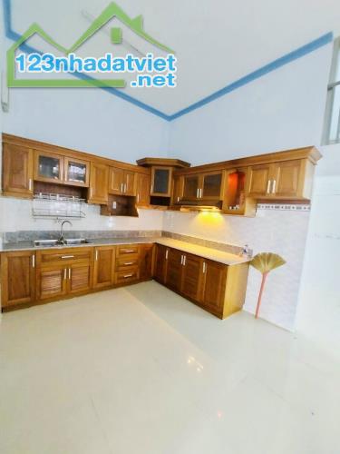 Nhà VIP TÂY HÒA chỉ 3,5 tỷ, 73m2 SHR, SÁT chợ, trường, chỉ 300m ra ngã tư MK, XLHN 4