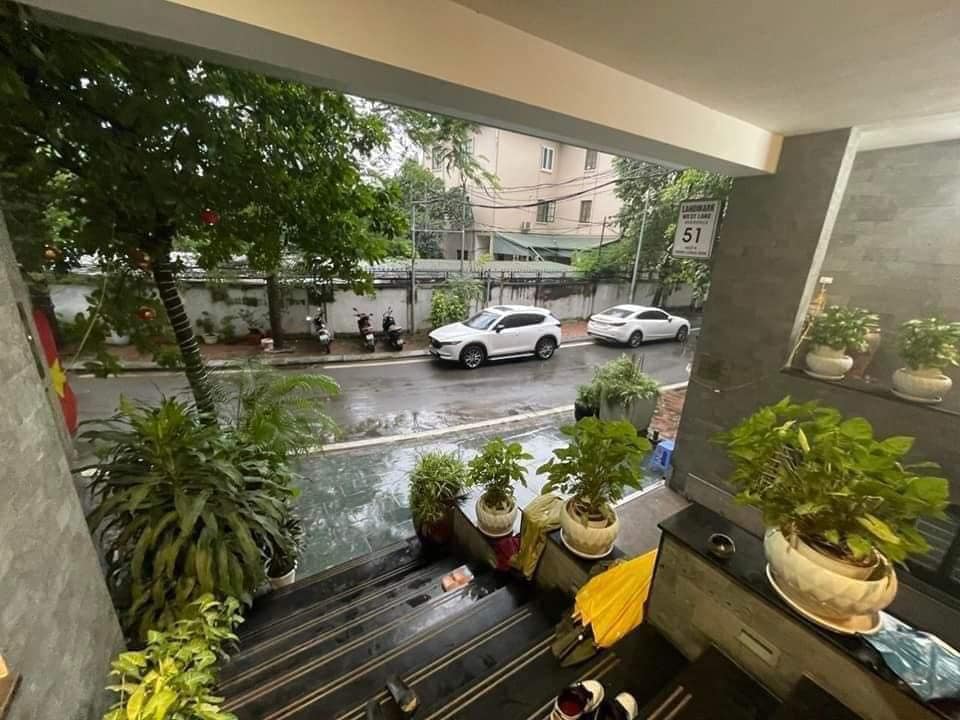 Cần bán Homestay - Khách Sạn đường Yên Hoa, Phường Quảng An, Diện tích 90m², Giá 38 Tỷ 2