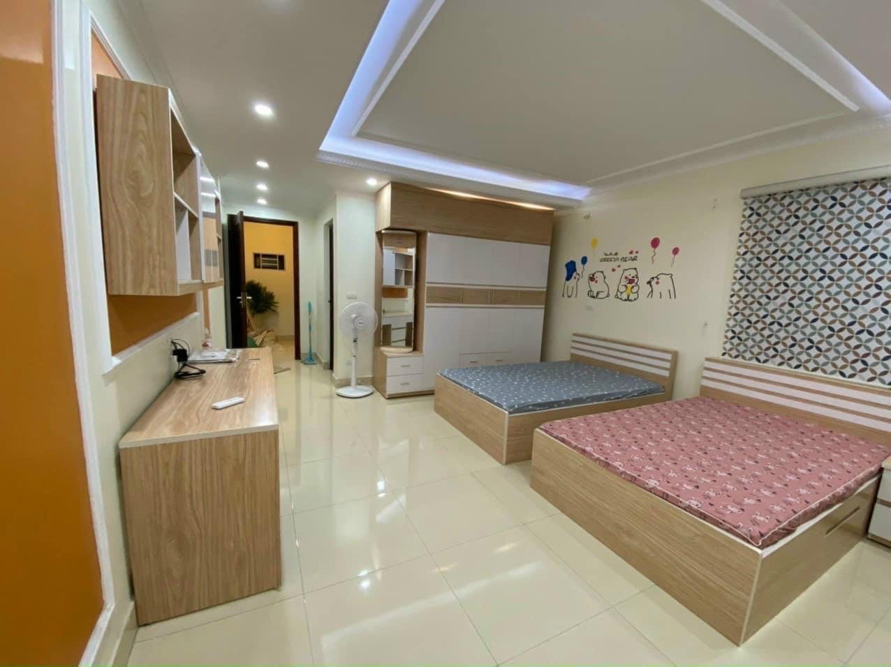 Bán nhà Long Biên, Đối diện siêu thị Aoen, 42m2, 3 tỷ 3. 3