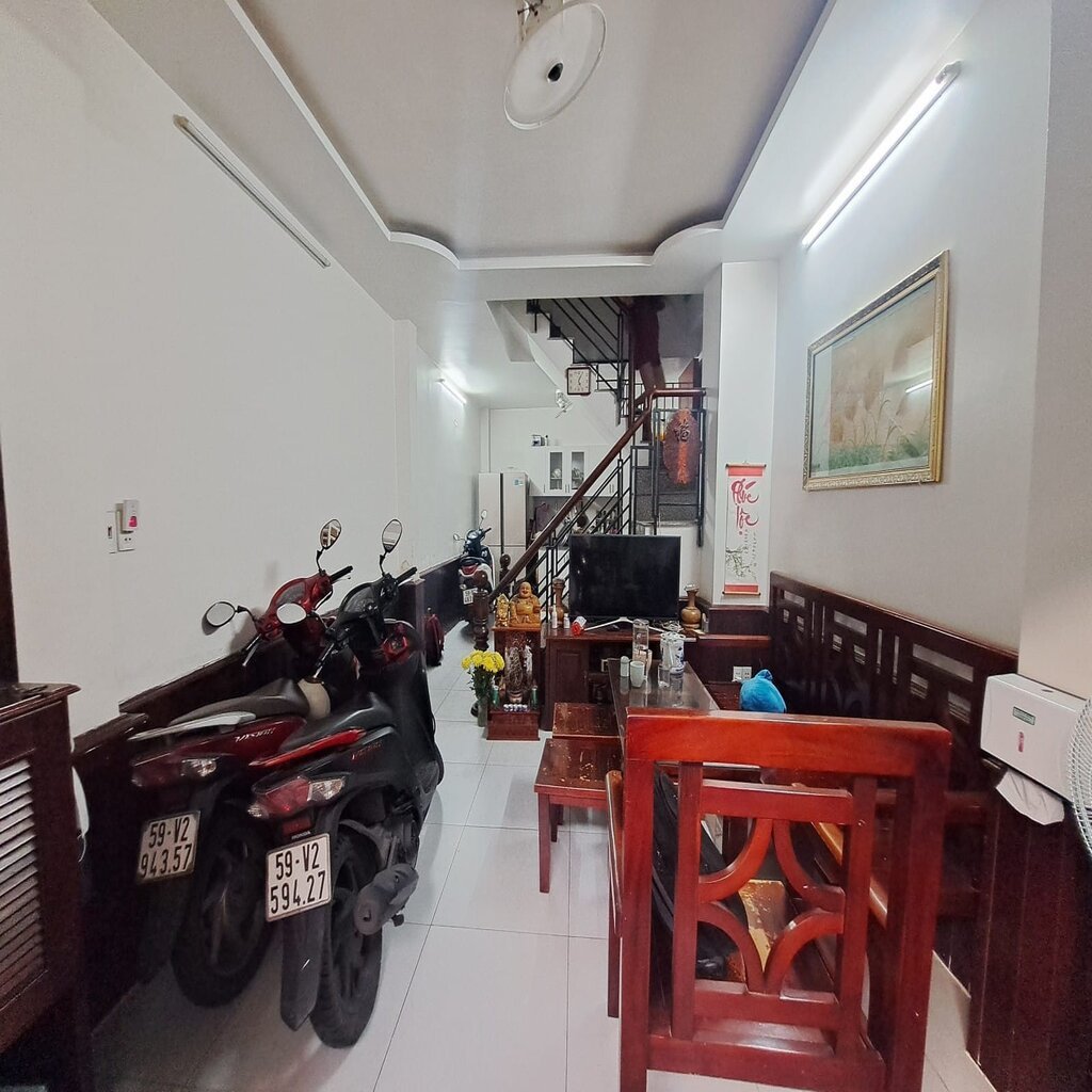 Bán nhà hẻm xe hơi công viên Làng Hoa Gò Vấp, diện tích 32m2 x 3 tầng chỉ nhỉnh 3 tỷ.