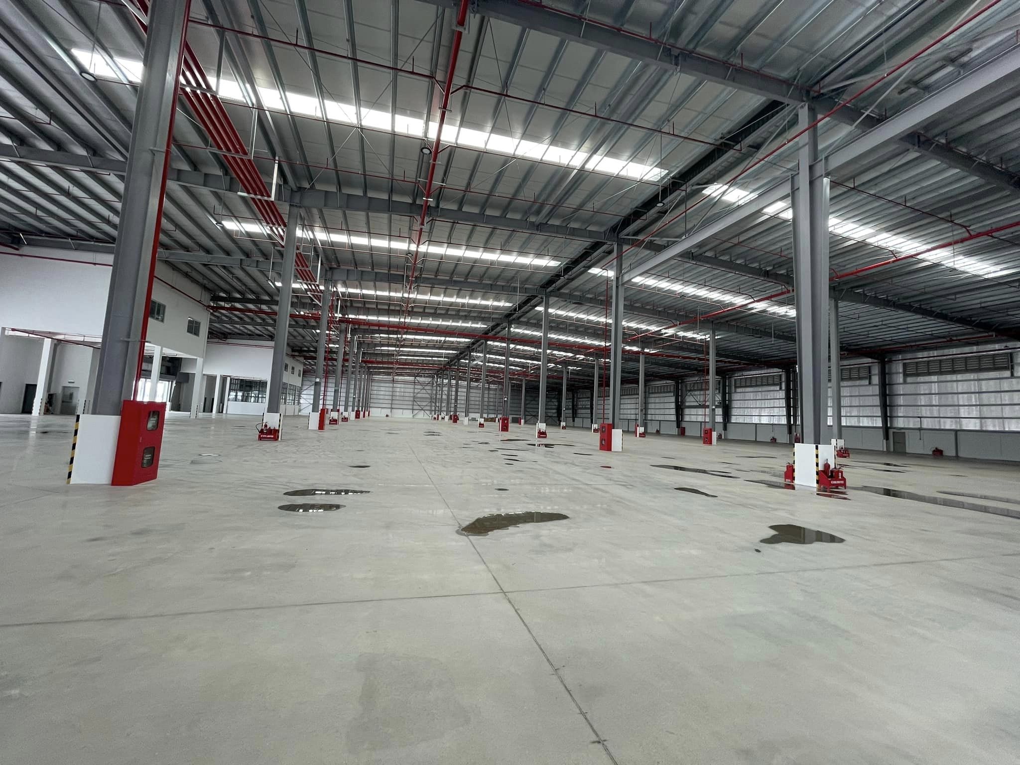 Cho thuê nhà kho có dock công, trong dự án Khu công nghiệp Nam Đình Vũ, Diện tích 13.000m, Phù Hợp làm Logistics 4