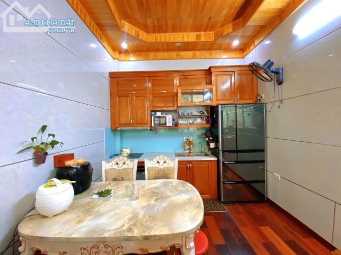 Cần bán Nhà mặt tiền đường Láng, Phường Ngã Tư Sở, Diện tích 42m², Giá Thương lượng 5