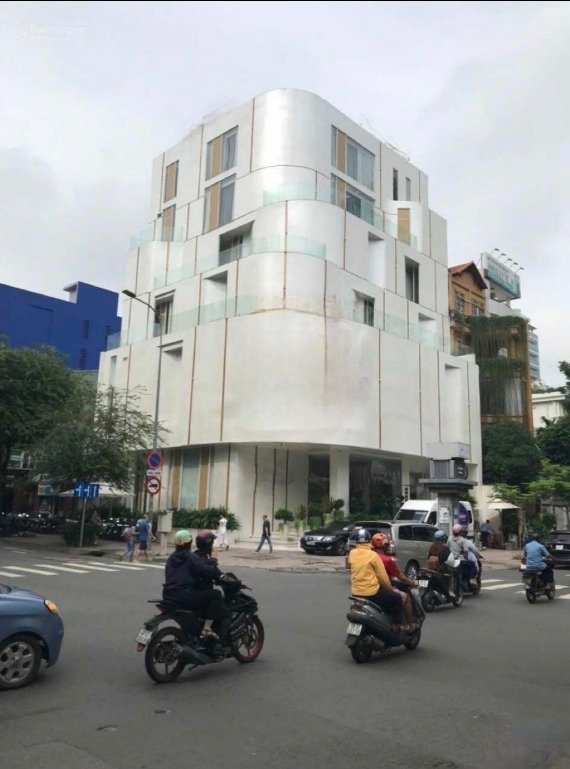 Cho thuê Nhà mặt tiền đường Trương Định, Phường Bến Thành, Diện tích 560m², Giá 999 Triệu/tháng 2