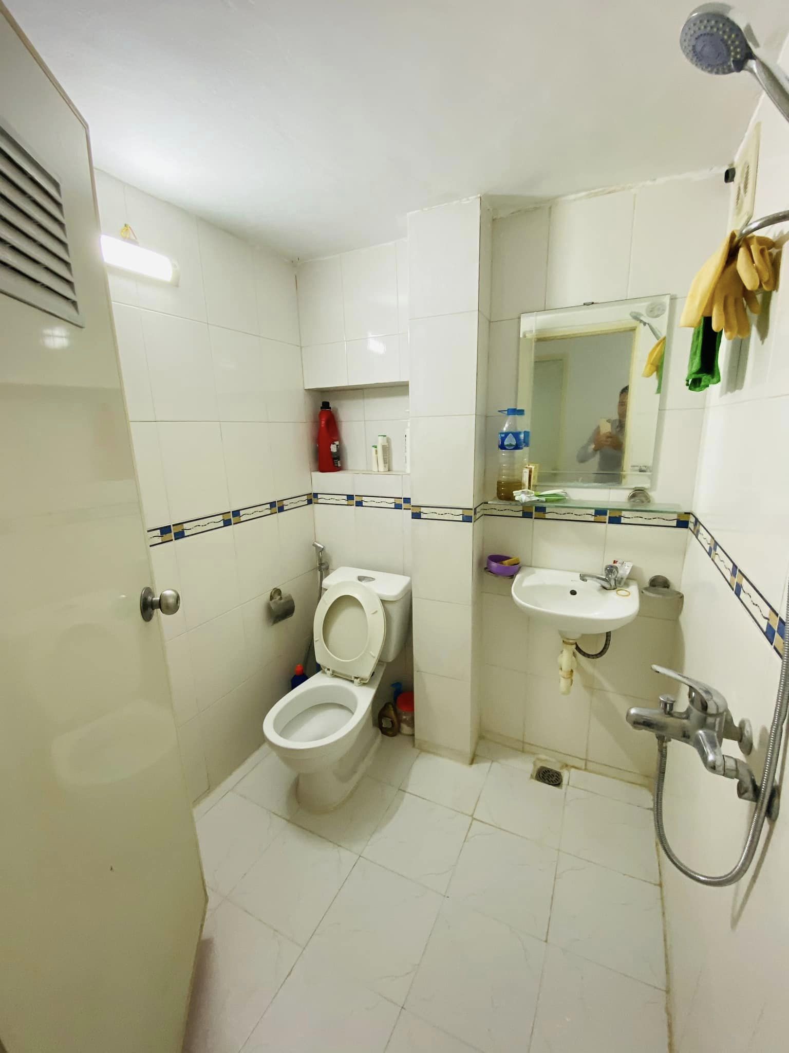 BÁN NHÀ TẬP THỂ CẦU GIẤY 70M2, 2NGỦ, 2WC TẦNG THẤP, SÁT MẶT PHỐ, NHÀ MỚI- GIÁ 2,1 TỶ 4