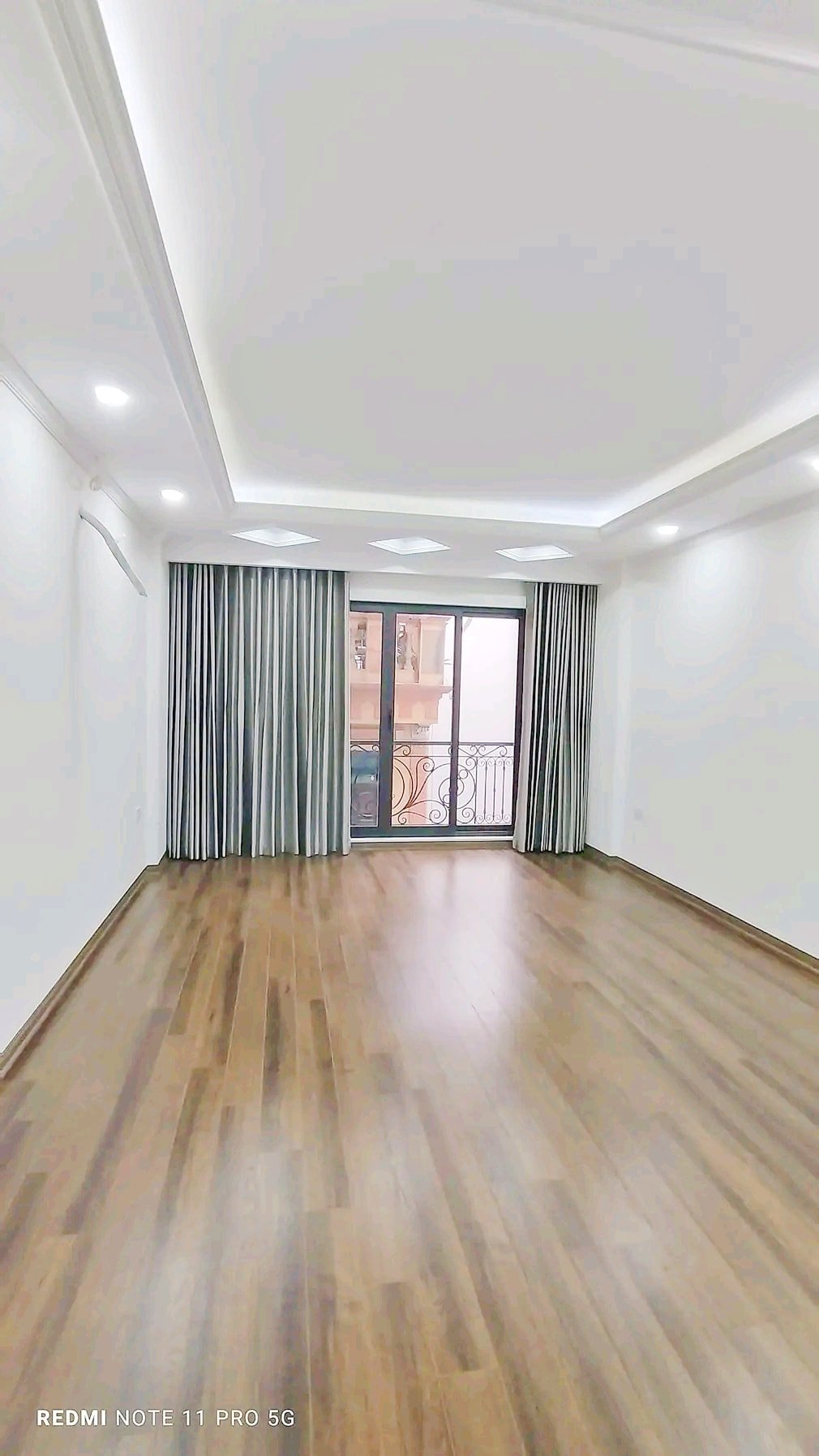 Bán nhà trung tâm Cầu Giấy; 7 tầng thang máy; Nội thất xịn; 5 ngủ; 40m2 4