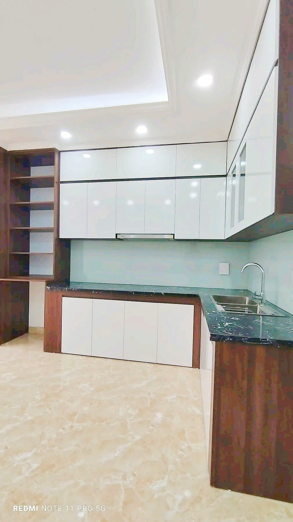 Bán nhà trung tâm Cầu Giấy; 7 tầng thang máy; Nội thất xịn; 5 ngủ; 40m2 9