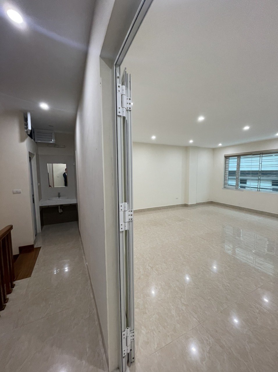 Cho thuê văn phòng Nguyễn Xiển, 50 m2/tầng, sàn vuông vắn 2