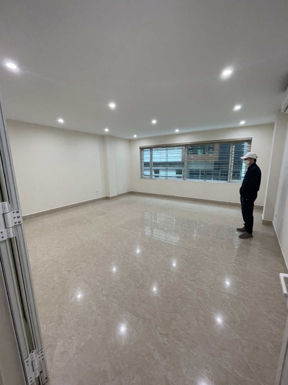 Cho thuê văn phòng Nguyễn Xiển, 50 m2/tầng, sàn vuông vắn 1