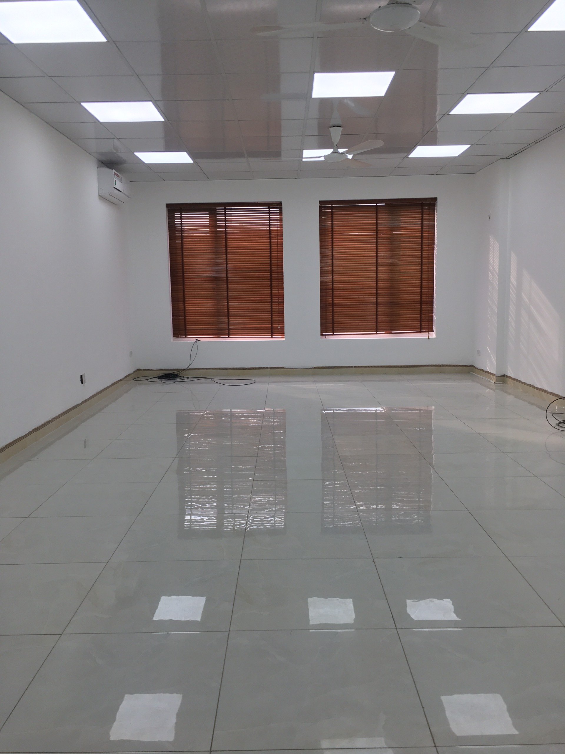 Văn phòng Khuất Duy Tiến, 60 m2/tầng. sàn thông 4