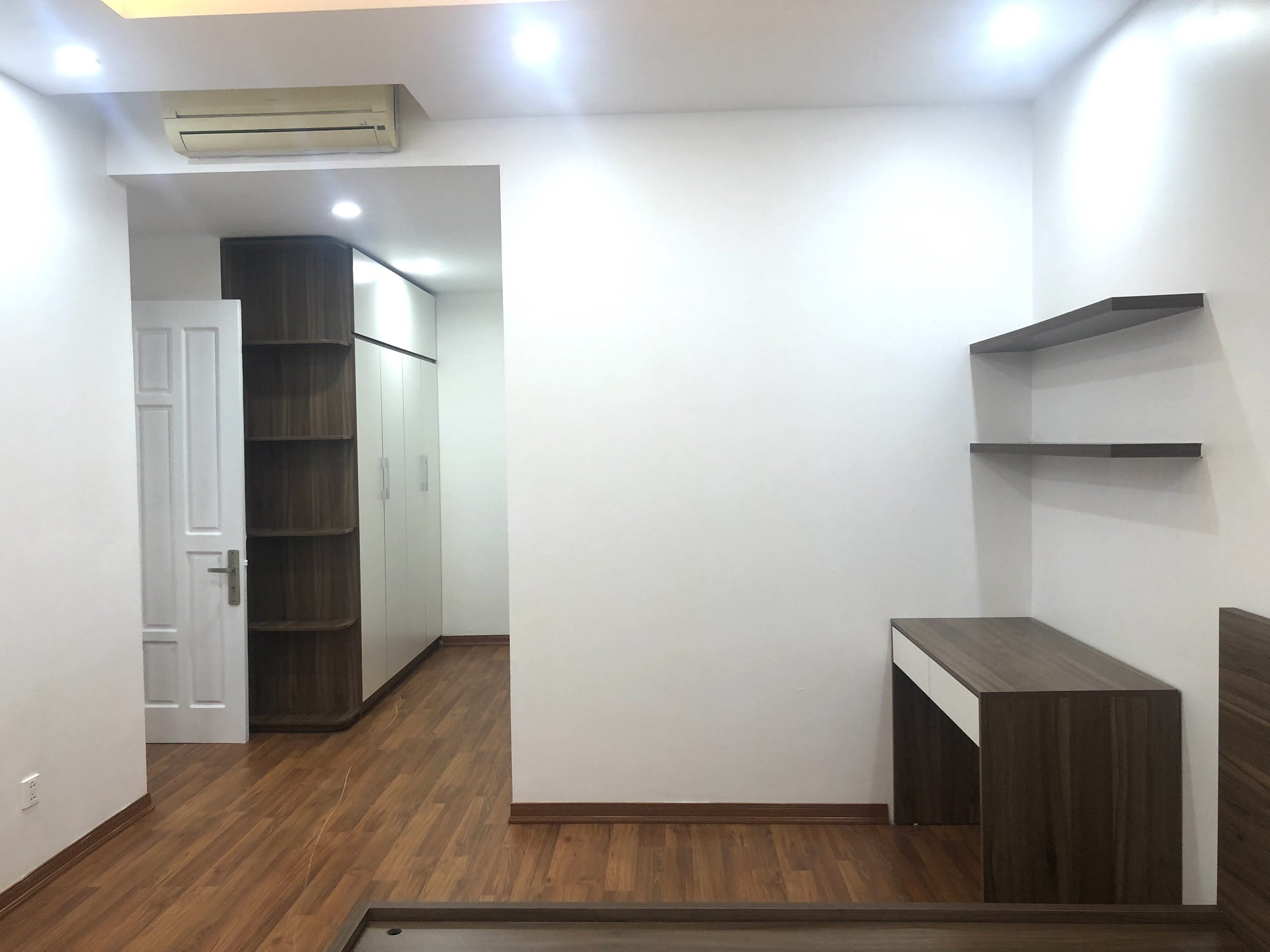 Chính chủ bán căn 3PN Mulberry Lane toà C, DT 127m tầng view cao, bán full đồ 2