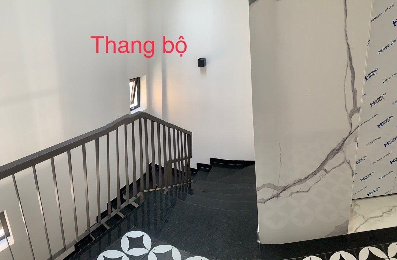 Cho thuê nhà mới 5 tầng trống suốt đường Lê Lợi