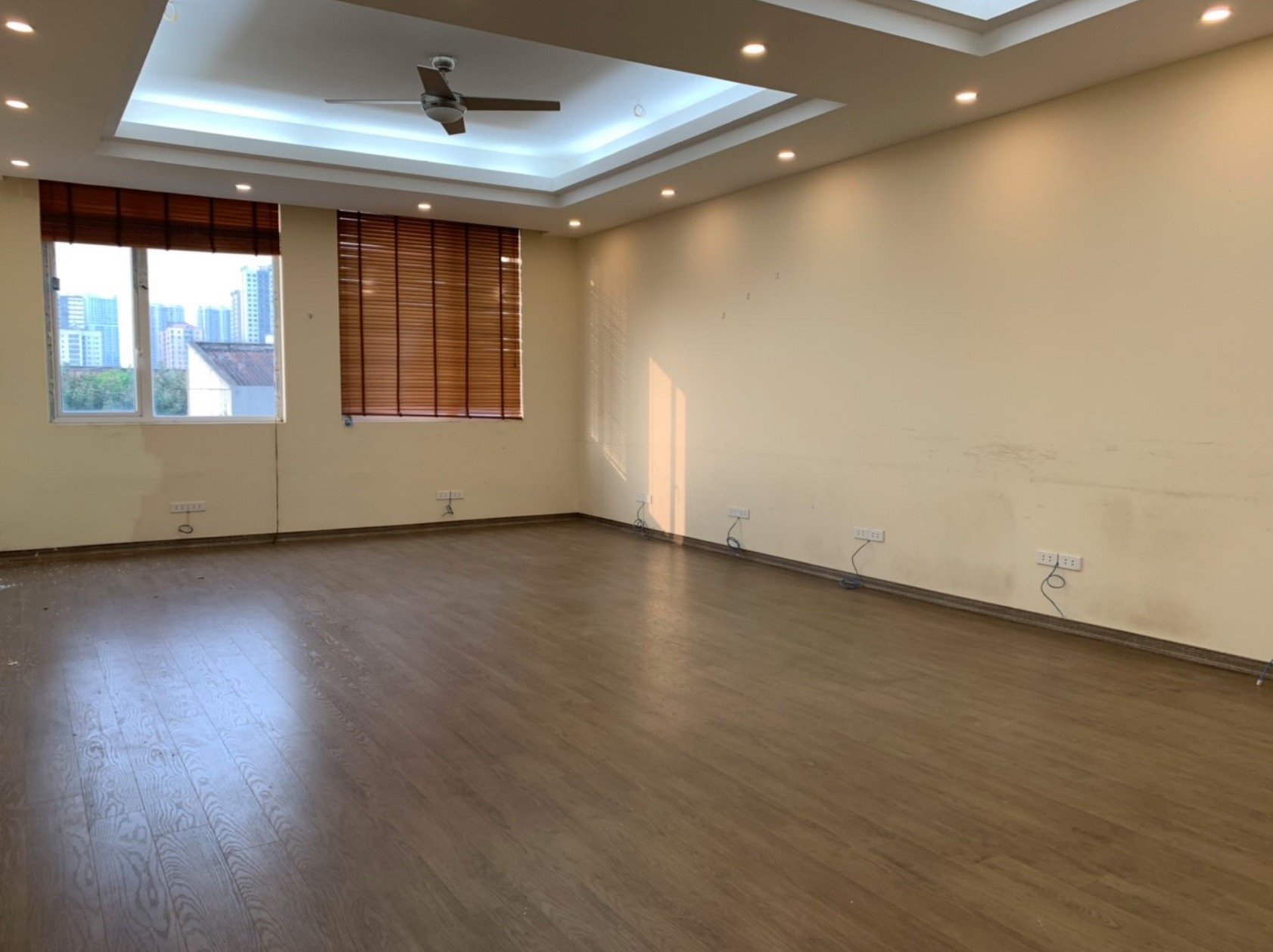 Văn phòng Khuất Duy Tiến, 60 m2/tầng. sàn thông 5