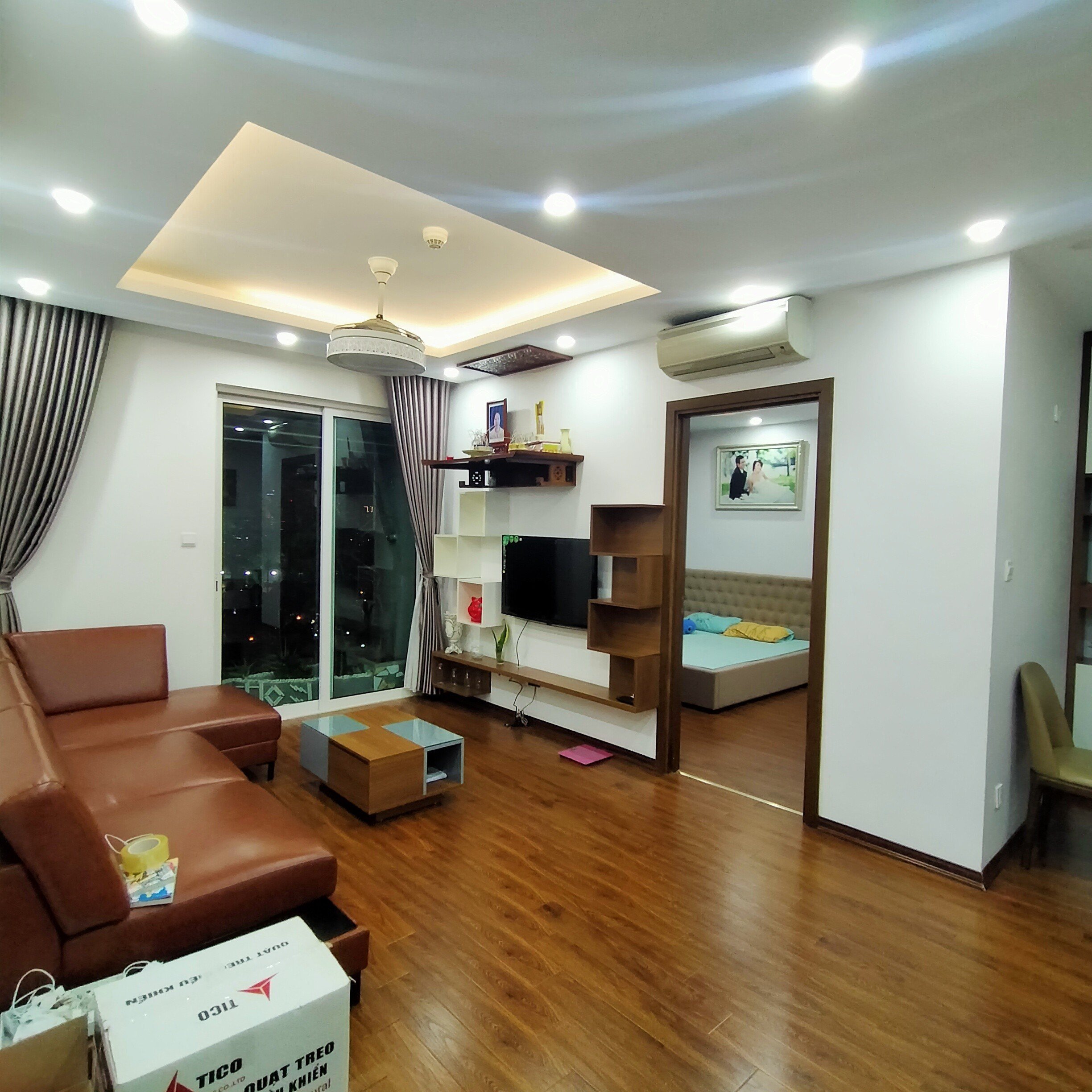 Chính chủ bán gấp căn 2PN, Seasons Avenue toà S2  tầng trung, bán full nội thất