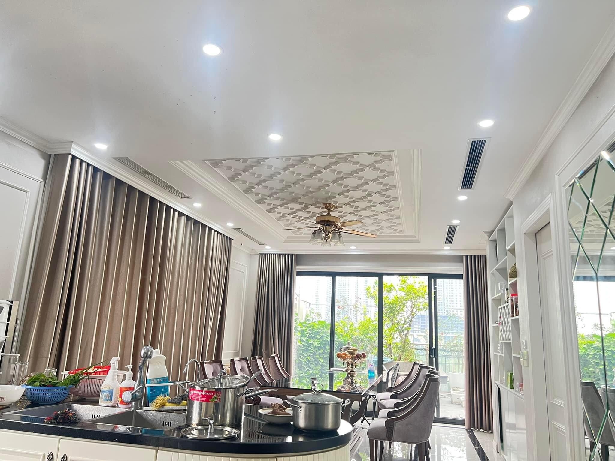 Bán nhà MP Trần Vỹ 136m2, 9T thang máy, mt 8m, vỉa hè 6m, kd đỉnh, view hồ, giá 60 tỷ