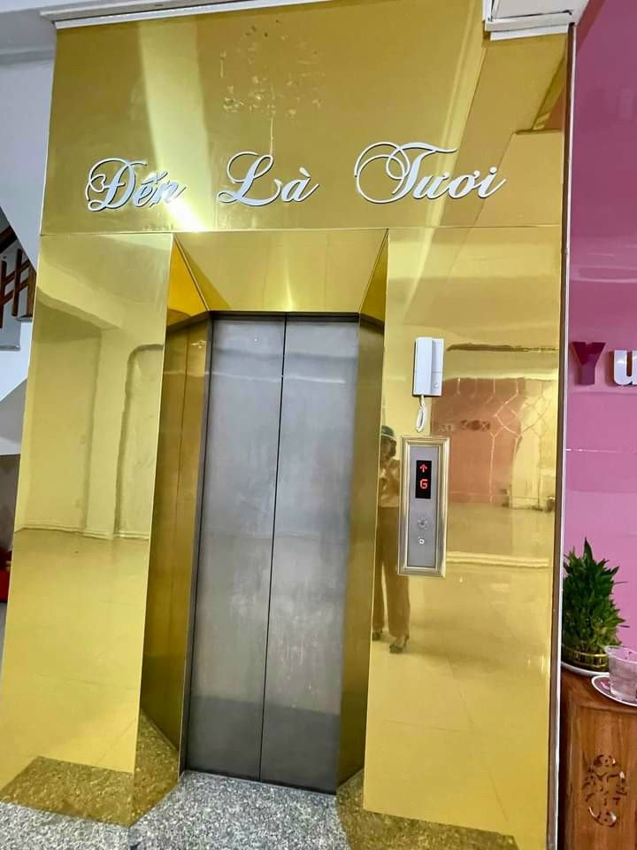 Cho thuê Nhà lầu 4 tầng 550m2, mặt tiền kinh doanh đường Thích Quảng Đức, gần chợ TDM. 7