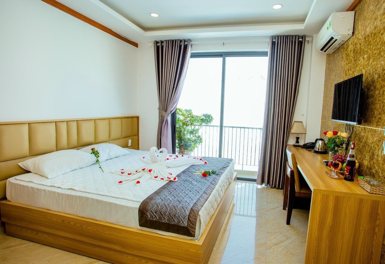 Bán khách sạn 2 mặt tiền đường Nguyễn Biểu- Nha Trang- Cách biển 100m - Giá tốt 2