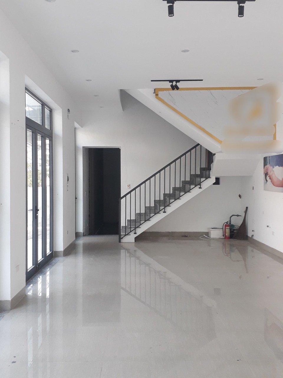 Cho thuê nhà mới 3 tầng 2 mặt tiền gần Phạm Văn Đồng, 3 tầng 4 phòng trống, giá 30 triệu 1