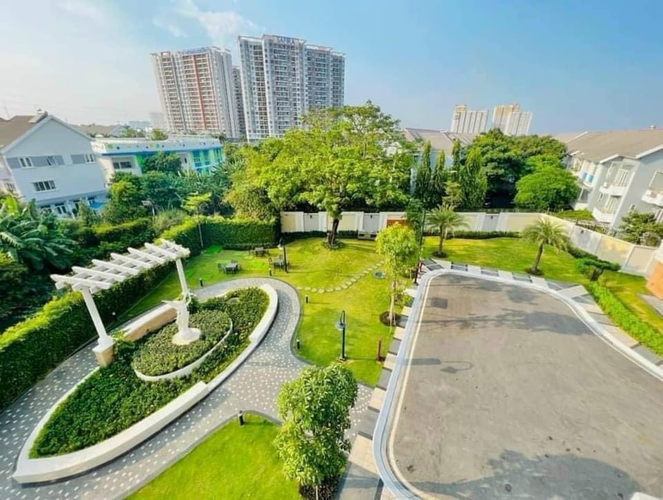 Cần bán Biệt thự Phường Phú Hữu, Quận 9, Diện tích 211m², Giá Thương lượng 2