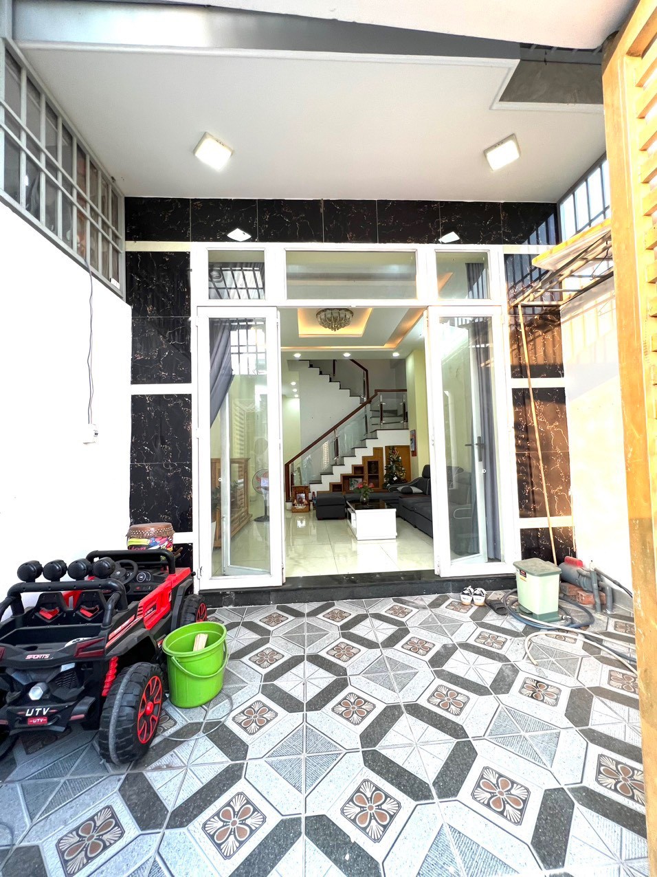 Cần bán Nhà mặt tiền đường Bưng Ông Thoàn, Phường Phú Hữu, Diện tích 51m², Giá 3.950 Tỷ 3