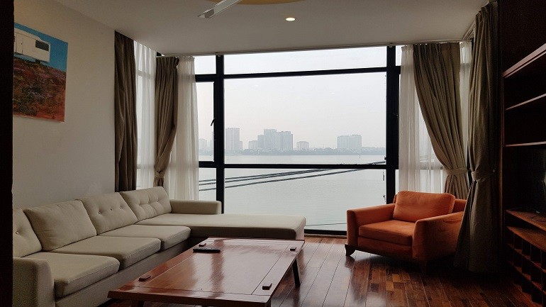 Cho thuê căn hộ dịch vụ tại Quảng Khánh, Tây Hồ, 75m2, 2PN, ban công, view hồ, đủ đồ