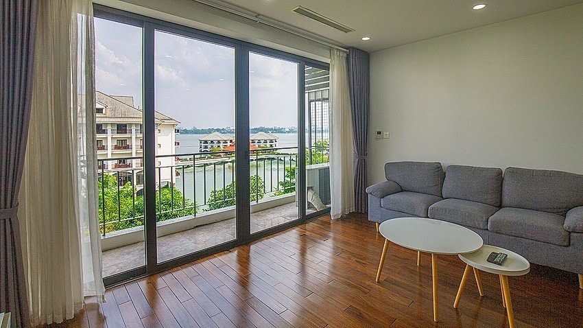 Cho thuê căn hộ 2 phòng ngủ, view hồ, rộng 100m2 tại Từ Hoa, Tây Hồ 2