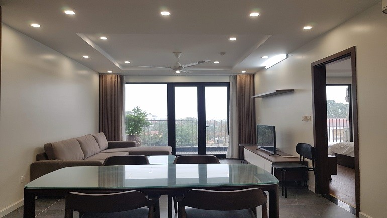 Cho thuê căn hộ tại Nghi Tàm, Tây Hồ, 140m2, 3PN, đầy đủ nội thất mới hiện đại, ban công 2