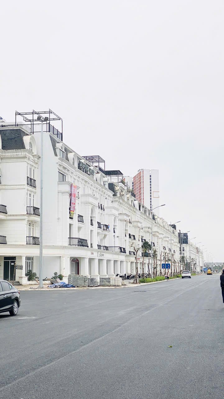 Bác Nam gửi bán LÔ GÓC shophouse Liền kề Louis City 3 Đại Mỗ, 240m, 5 tầng, 2 thoáng trước sau, 3