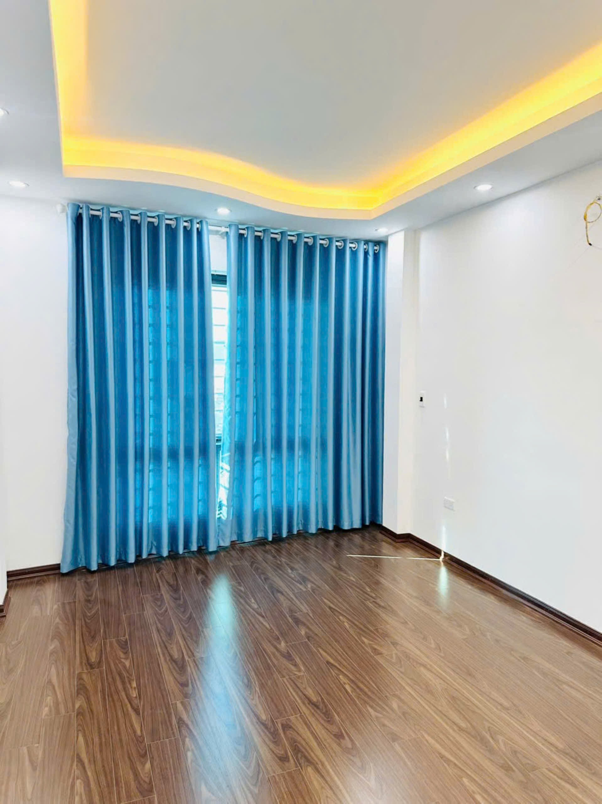 Bán nhà 46m2 gần trường Tiểu Học Tân Hội. Cạnh Vinhomes Đan Phượng. Đơn lập 5 tầng 6 ngủ 4