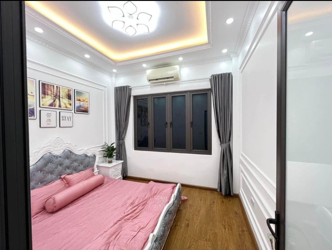 Nhà trung tâm thị trần Phùng, Đan Phương 4km phố Nhổn, 12 phút Mỹ Đình, xây 40M 4 Tầng, 4 ngủ 5