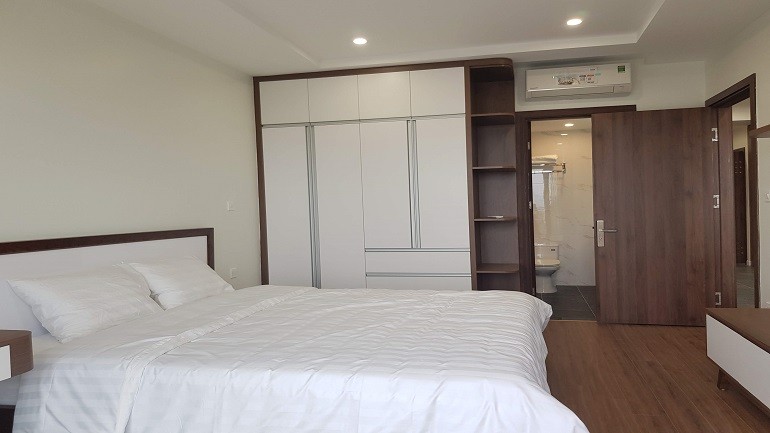 Cho thuê căn hộ tại Nghi Tàm, Tây Hồ, 140m2, 3PN, đầy đủ nội thất mới hiện đại, ban công 10