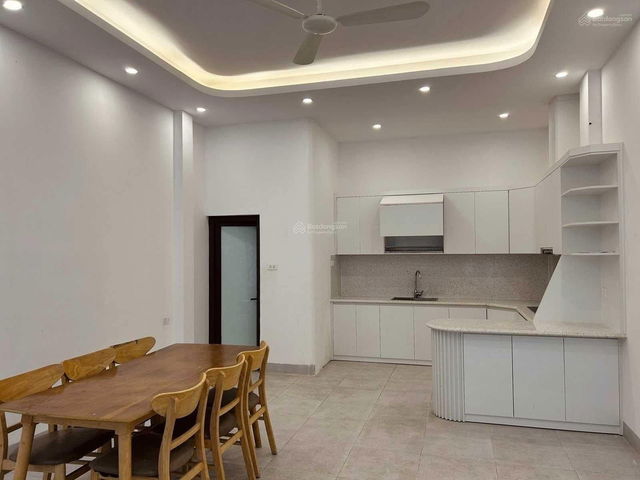 NHỈNH 10 TỶ - PHỐ NGUYỄN SƠN ÔTÔ VÀO NHÀ - ĐẸP Ở LUÔN.62 M2, 5 TẦNG, MẶT TIỀN 4.5M, 10.9 TỶ. 4