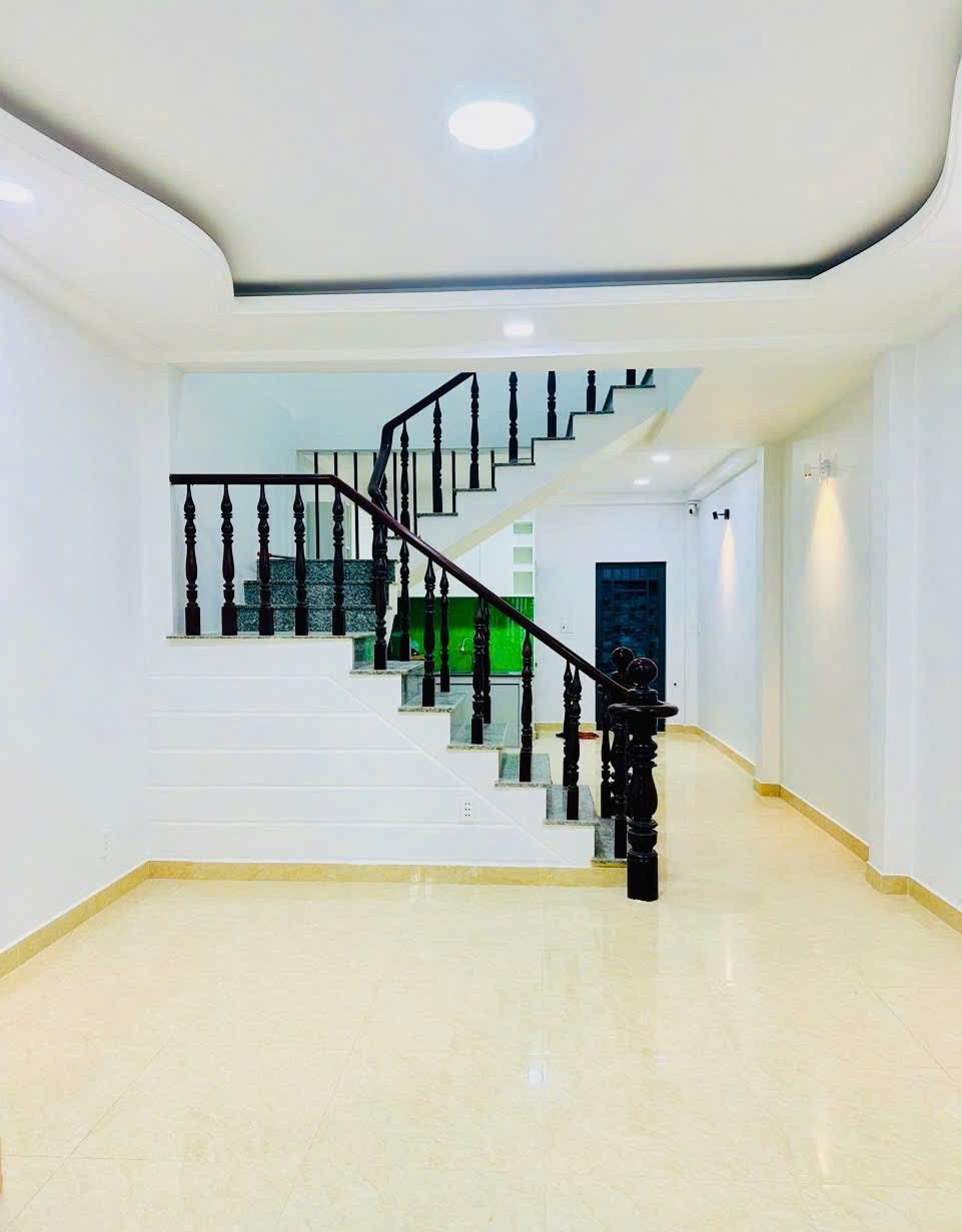 Nhà phố hiện đại, 56m², ngang rộng 5,3m, 1 trệt 2 lầu, Lê Văn Việt, gần Ngã tư Thủ Đức, giá 6,3 tỷ 5