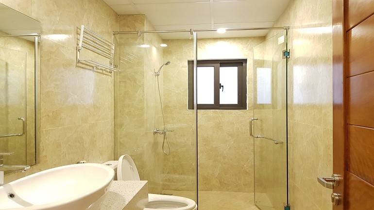 Cho thuê căn hộ 3 phòng ngủ rộng tới 150m2 tại An Dương Vương, Tây Hồ, đủ đồ đẹp, thoáng sáng 9