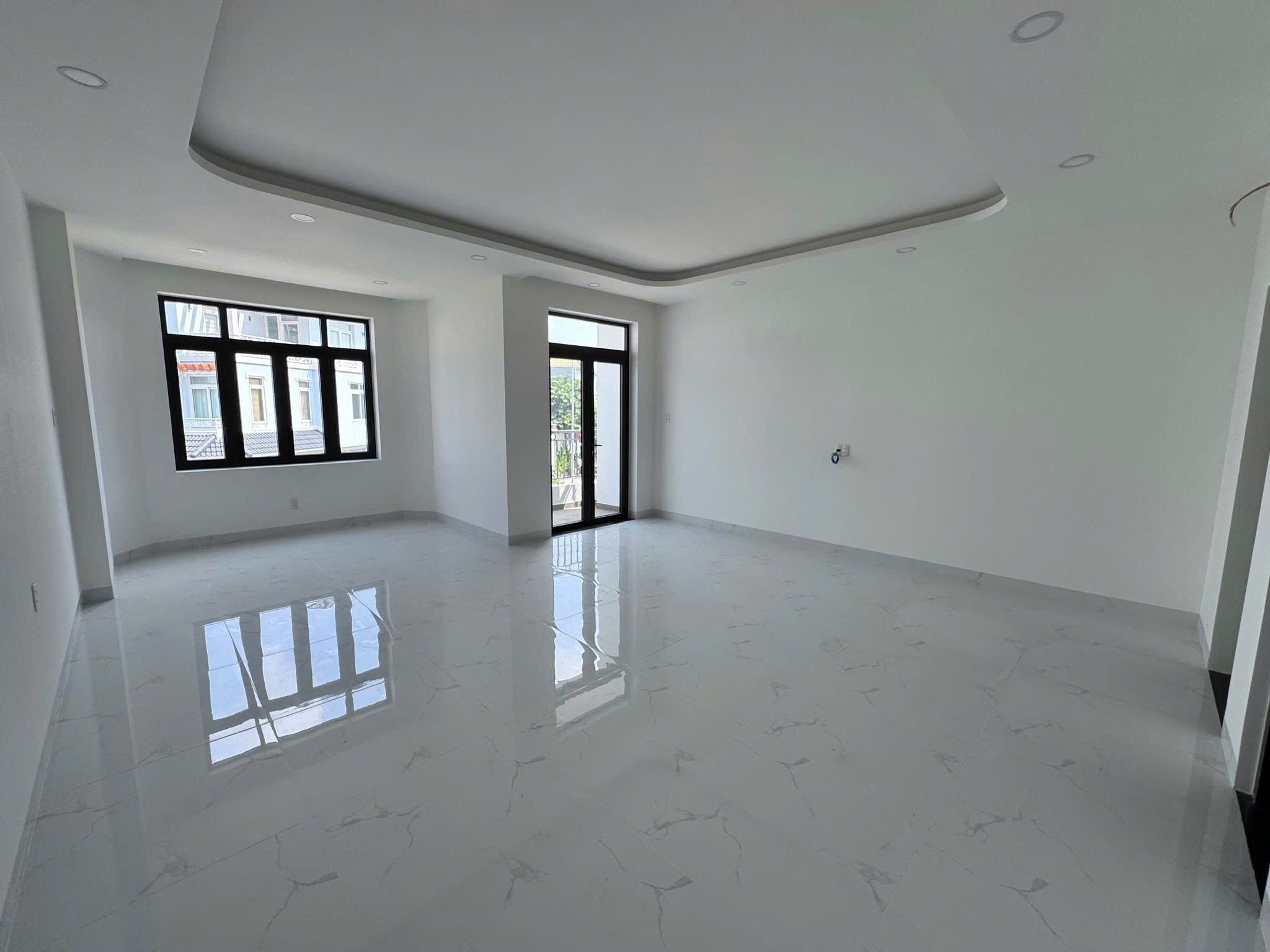 Cho thuê Nhà mặt tiền Phường Phú Hữu, Quận 9, Diện tích 145m², Giá 023 Triệu/tháng