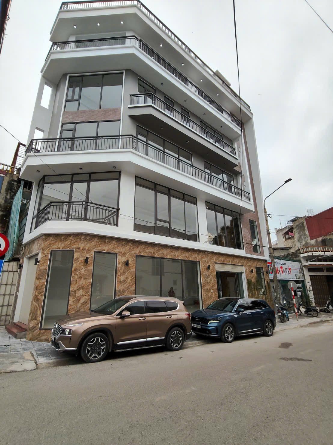 Bán căn góc mặt đường Lê Thanh Nghị, TP Hải Dương, 84.3m2, 5 tầng, KD buôn bán, giá tốt