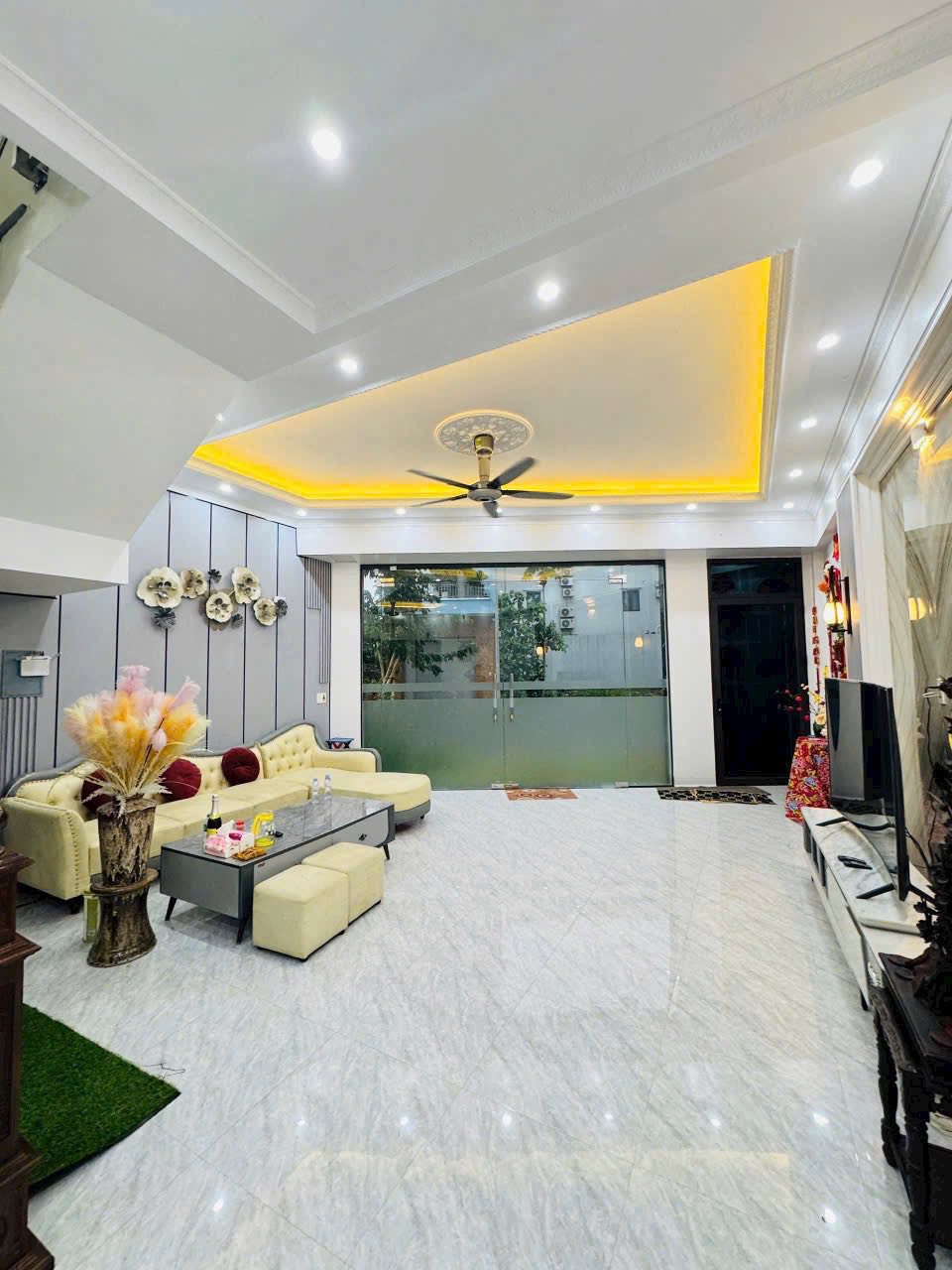 Bán căn nhà 3 tầng mặt phố KĐT Bắc Nguyễn Lương Bằng, TP HD, 63m2, mt rộng, chỉ 4.3x tỷ