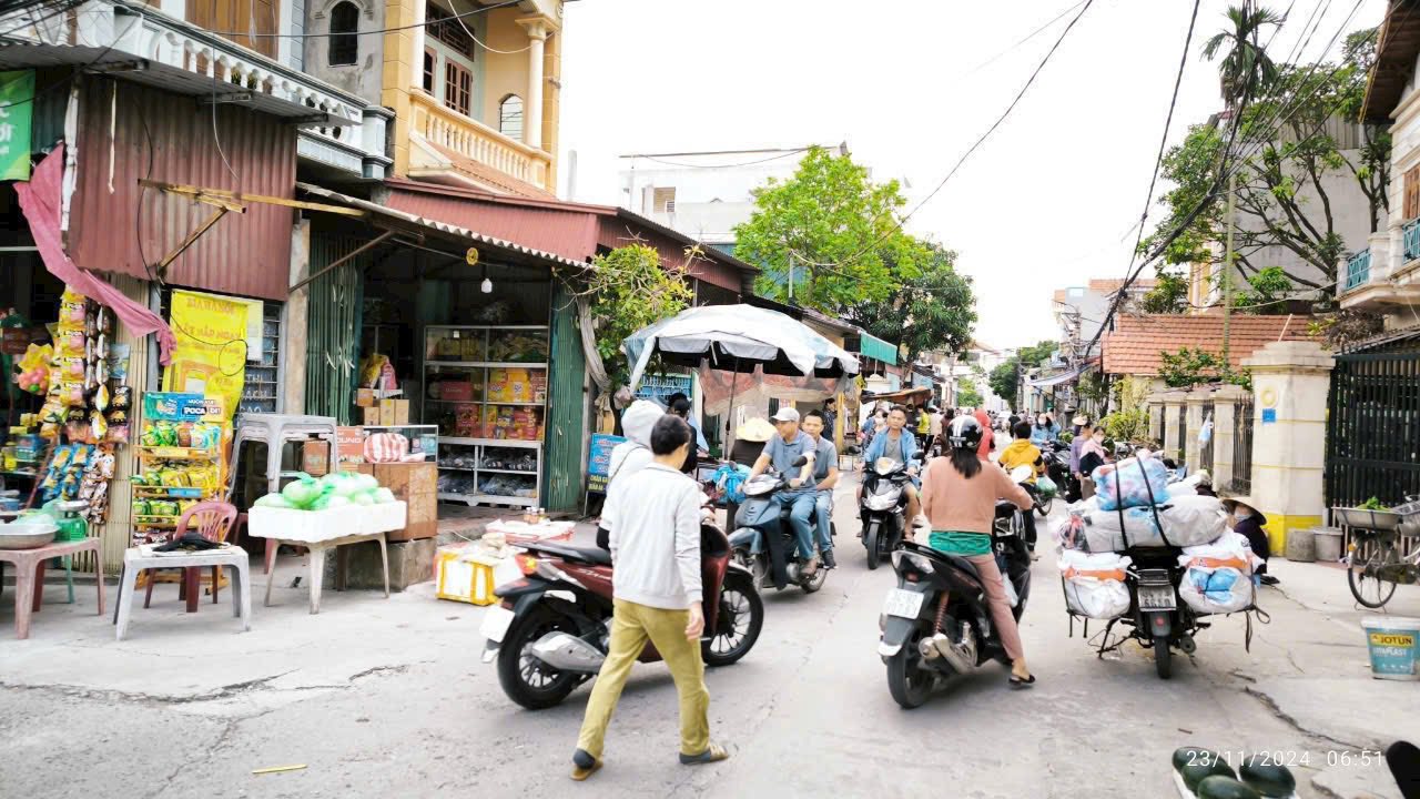 Bán lô đất mặt phố Lý Tử Cấu, phường Tứ Minh, TP HD, 71.9m2, mt hơn 5m, gần chợ, KD tốt, 2.5 tỷ 2