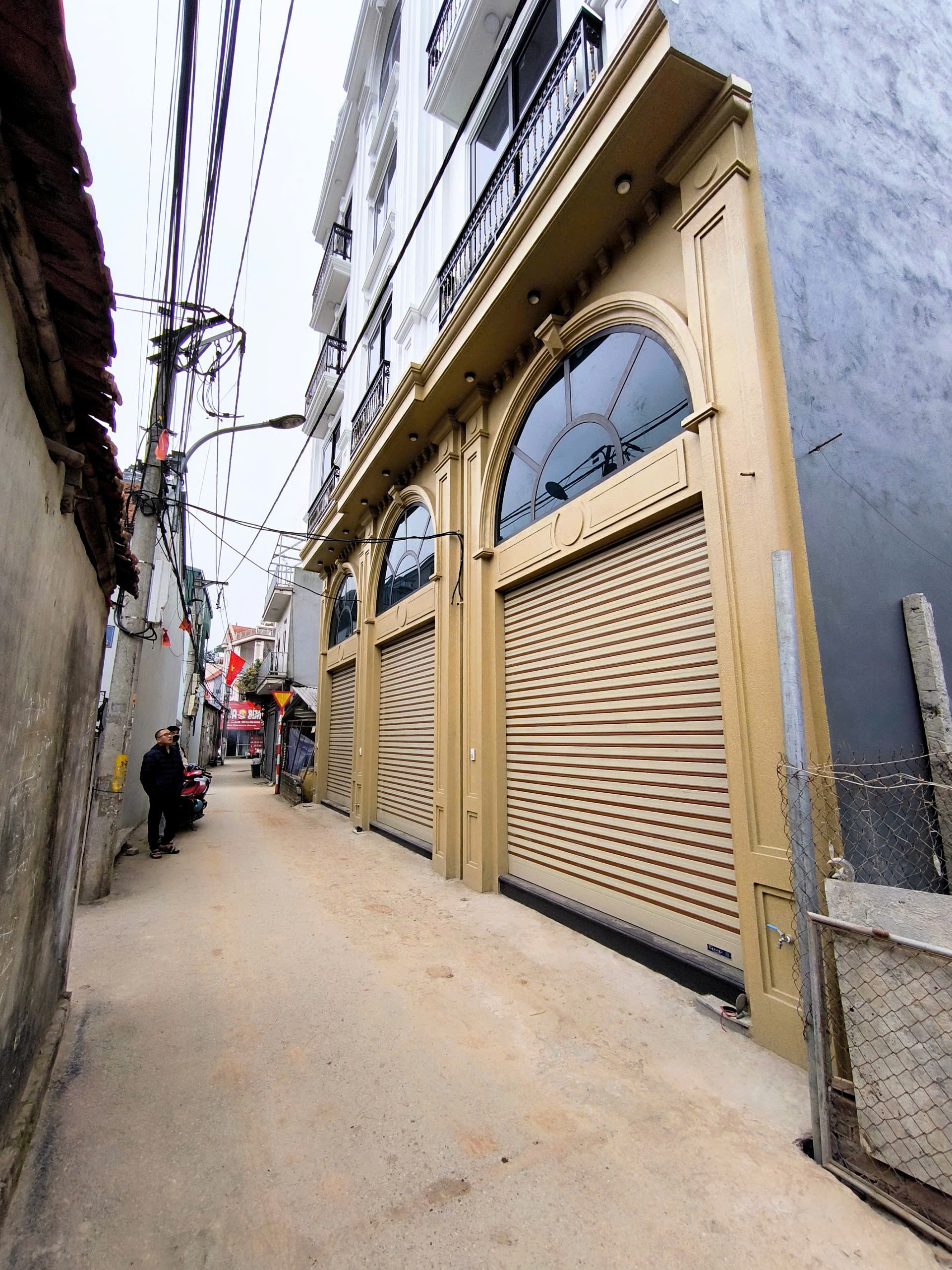 Bán nhà xã Sơn Đồng, Hà Nội 42M 5 Tầng, kinh doanh, ô tô qua nhà, có nội thất