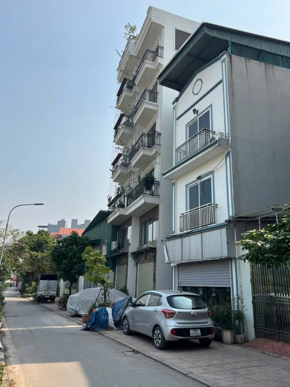 Bán Nhà Sát Khu TĐC Long Biên- Đường Vỉa Hè, Gara ÔTô Dừng Đỗ Ngày Đêm- Cạnh Hồ.