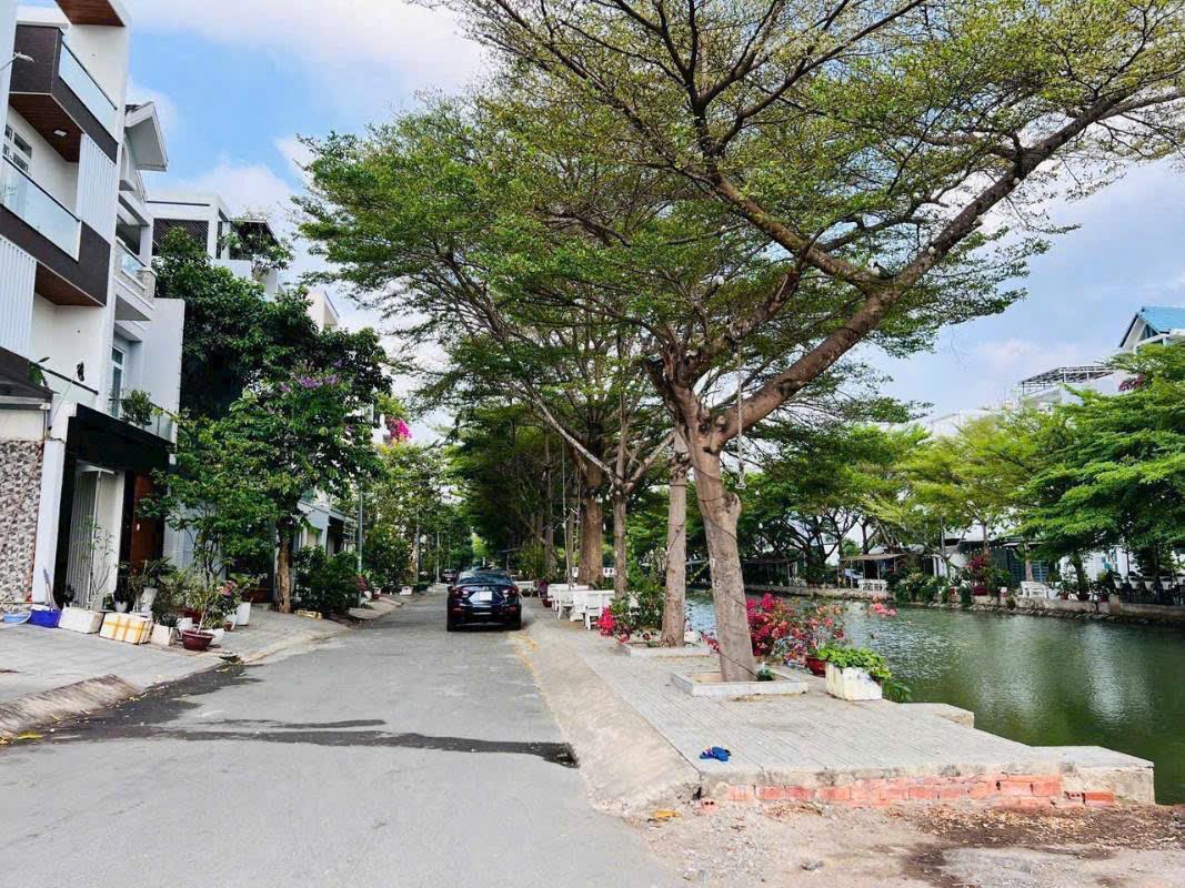 NHÀ DÒNG TIỀN 240 TRIỆU, VIEW SÔNG, CẠNH PHÚ MỸ HƯNG, HƠN 10 TỶ