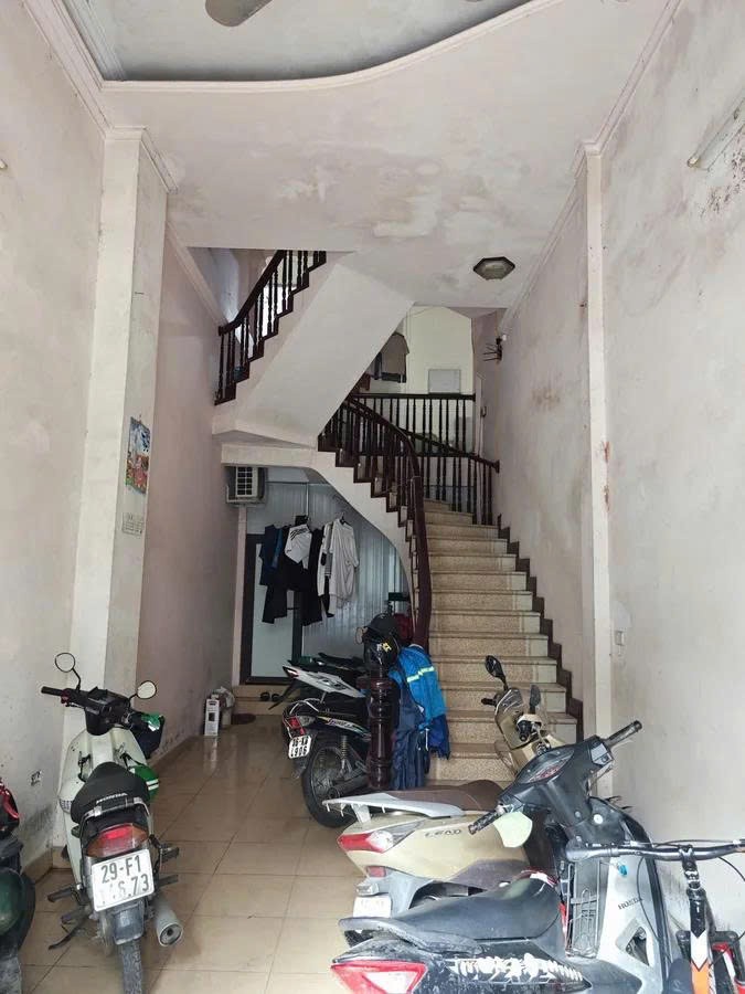 Bán gấp nhà 4 tầng mặt phố Trần Đăng Ninh, 52m2, mặt tiền 3.5m, vị trí đẹp, giá 19.2 tỷ 2