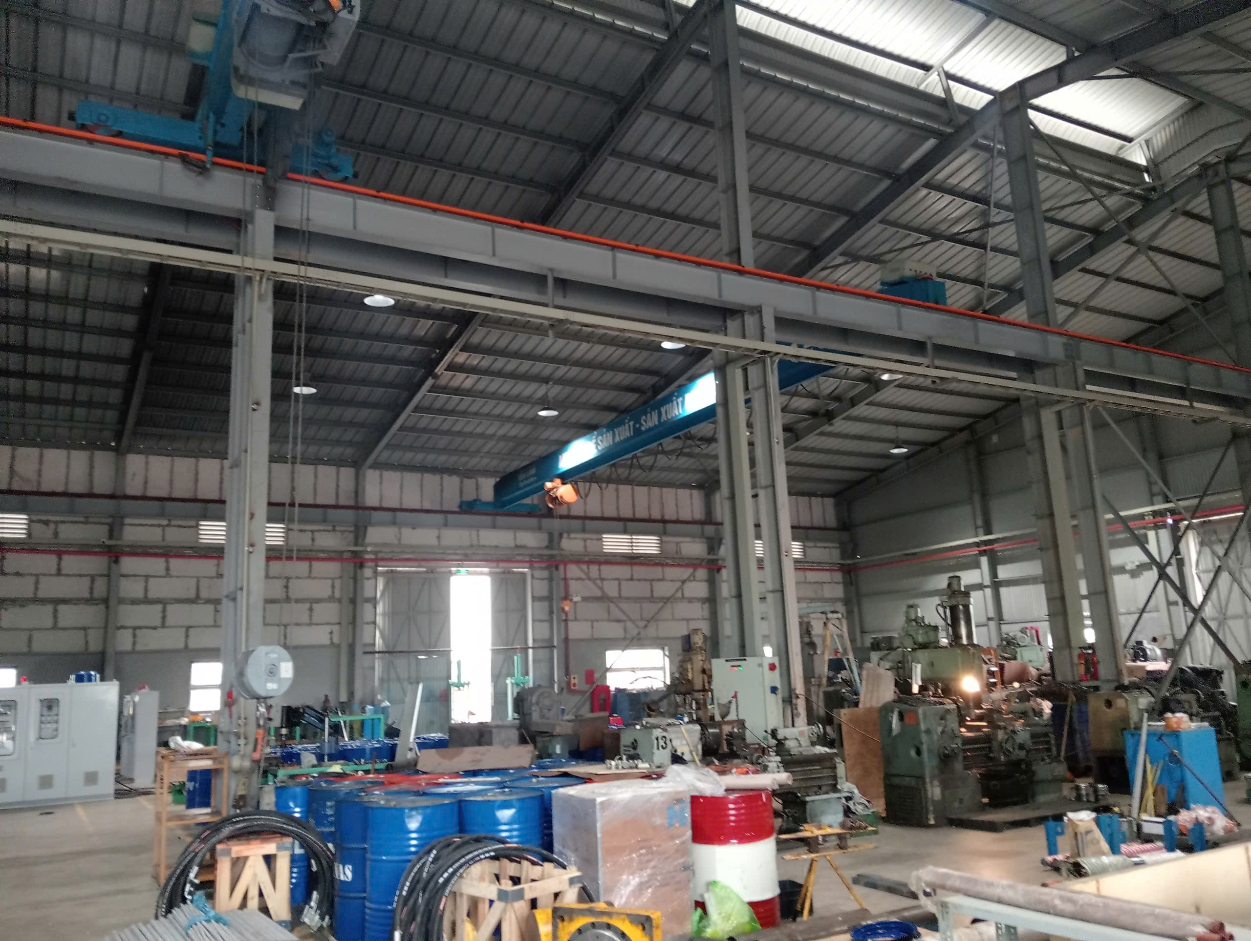 CHO THUÊ XƯỞNG Tại Đường MÊ LINH. Xã QUANG MINH. CÓ SẴN CẨU TRỤC 2
