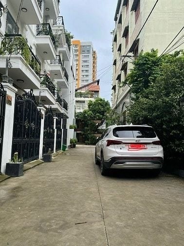 Cho thuê nhà nguyên căn HXH khu bên sông liên kề Gigamall Phạm Văn Đồng 2