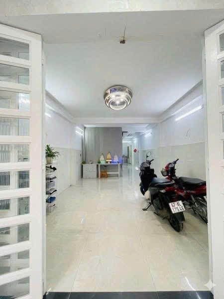 NHÀ HXH SAU CHUNG CƯ UBAN GREEN,ĐỐI DIỆN VẠN PHÚC CITY,TRỆT 1 LẦU,3PN, 2WC,GIÁ 13TR 2
