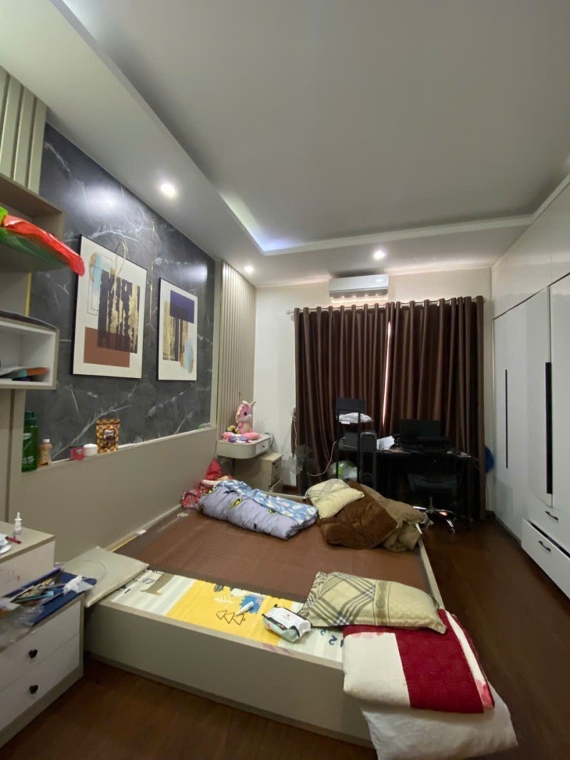 BÁN NHÀ NGUYỄN SƠN – PHÂN LÔ HÀNG KHÔNG – Ô TÔ TRÁNH – 5 TẦNG Ở NGAY 3