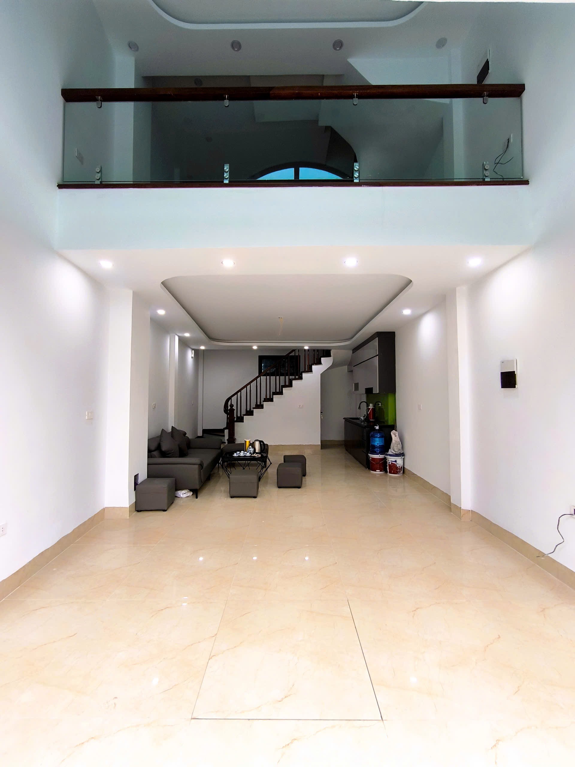 Bán nhà xã Sơn Đồng, Hà Nội 42M 5 Tầng, kinh doanh, ô tô qua nhà, có nội thất 3
