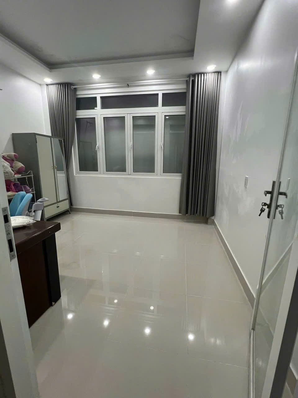 CHO THUÊ NHÀ HẺM XE TẢI ĐINH THỊ THI VẠN PHÚC CITY. 4M x 16M Trệt 2Lau Giá 14TR 4